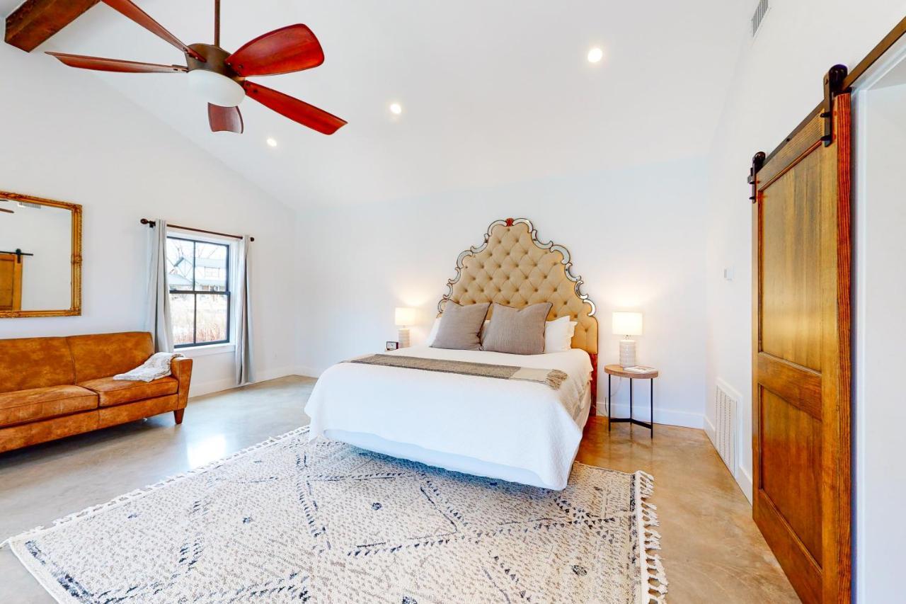 Schubert Inn Fredericksburg Room photo